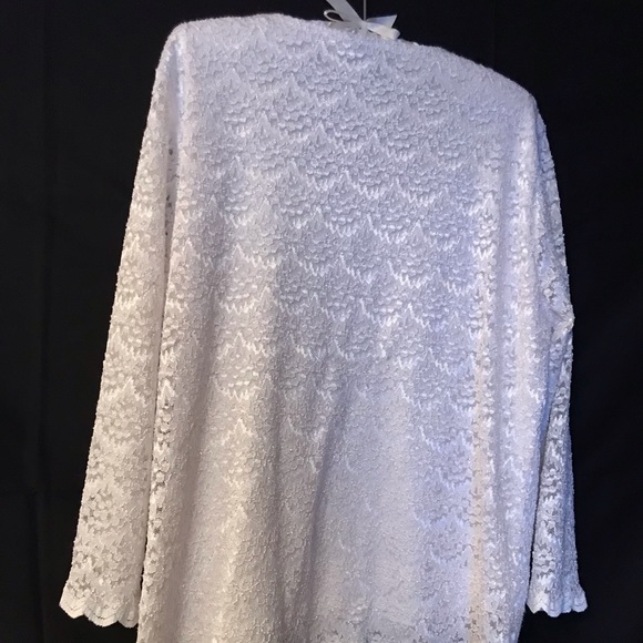 White Lace Blouse with white silky lining. - Picture 2 of 3